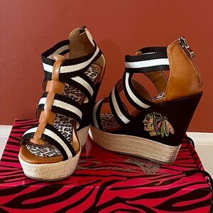 Cuce Shoes Chicago Blackhawks Rookie 2 Wedge Sandals